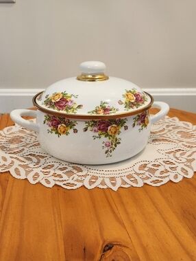 Royal Albert Old Country Roses Enamel Casserole Dish W/Lid NEW